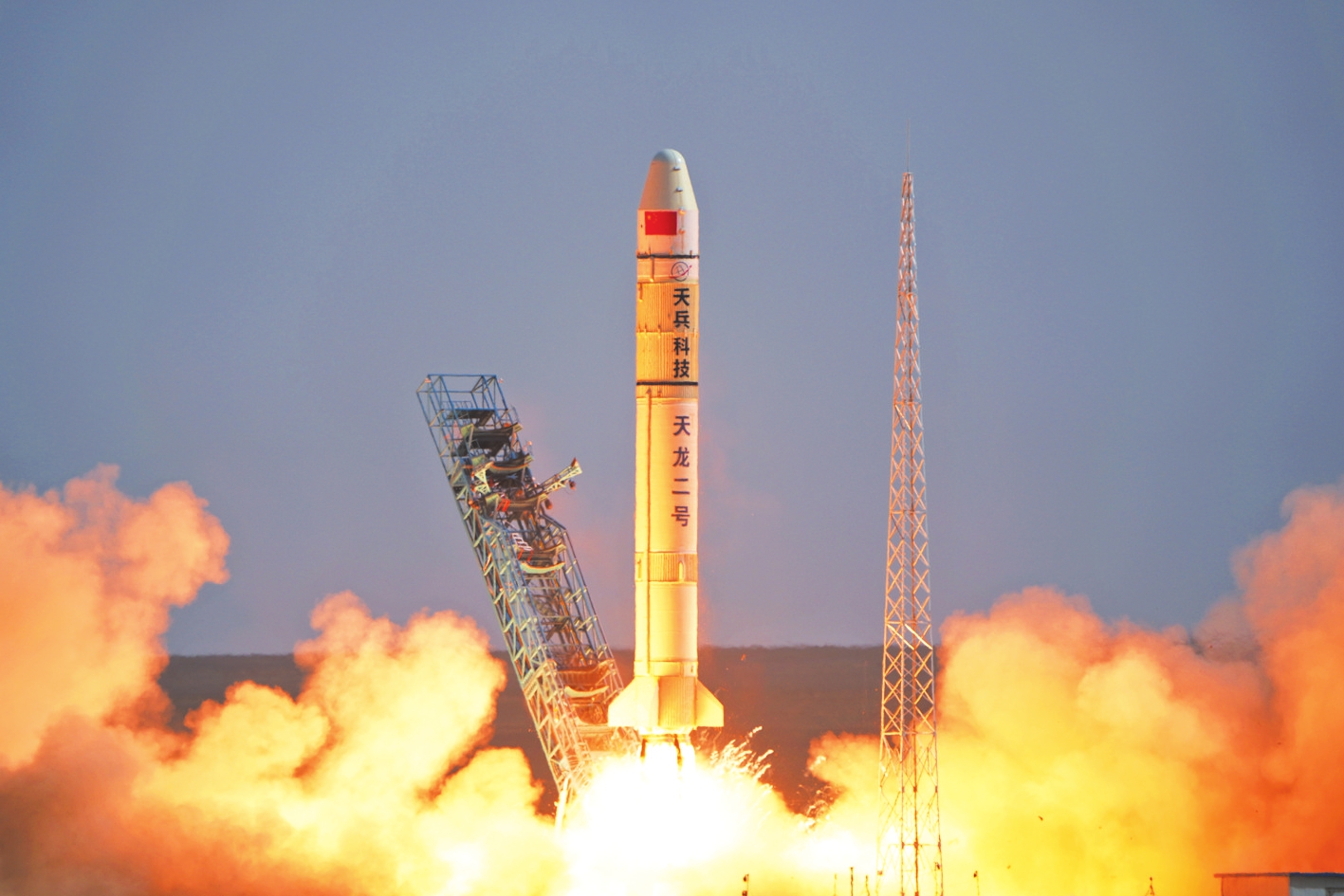 月2日16时48分,天龙二号遥一运载火箭在我国酒泉卫星发射中心成功首飞