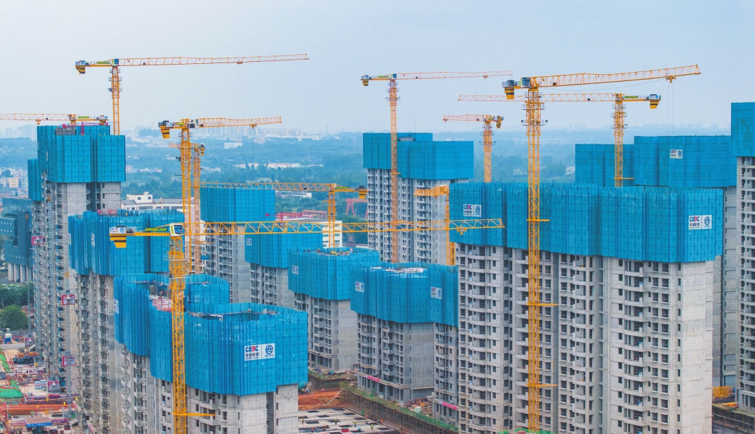 1月12日,远眺正在加紧施工的海口桂府佳苑安居房项目.