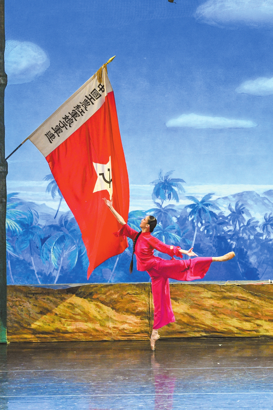 中央芭蕾舞团《红色娘子军》全国巡演海口首站获赞