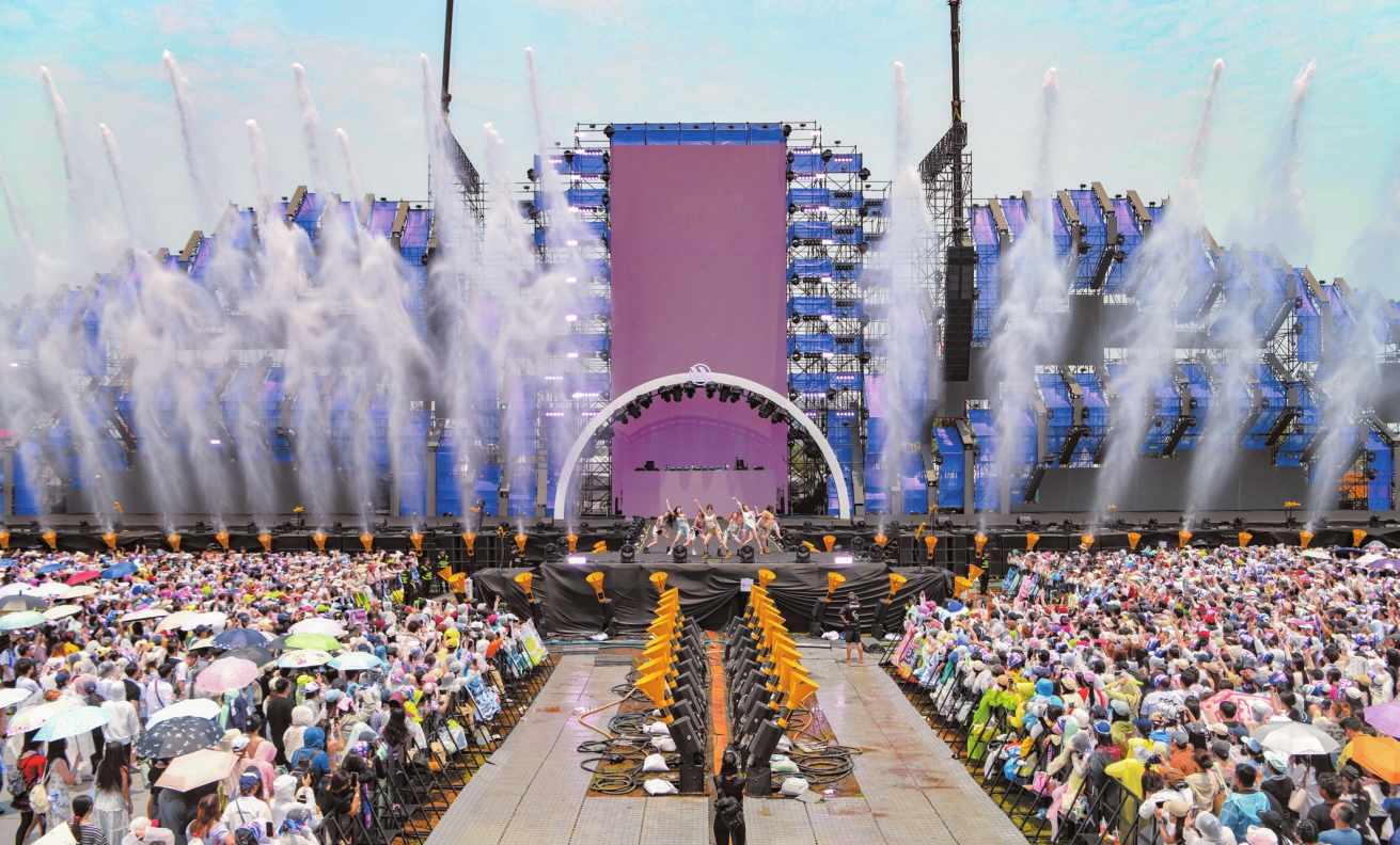 乐园三号停车场化作一片欢乐的海洋,waterbomb水弹音乐节在此热闹启幕